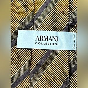 Armani Collezioni - Ribbed with textured feel to the touch